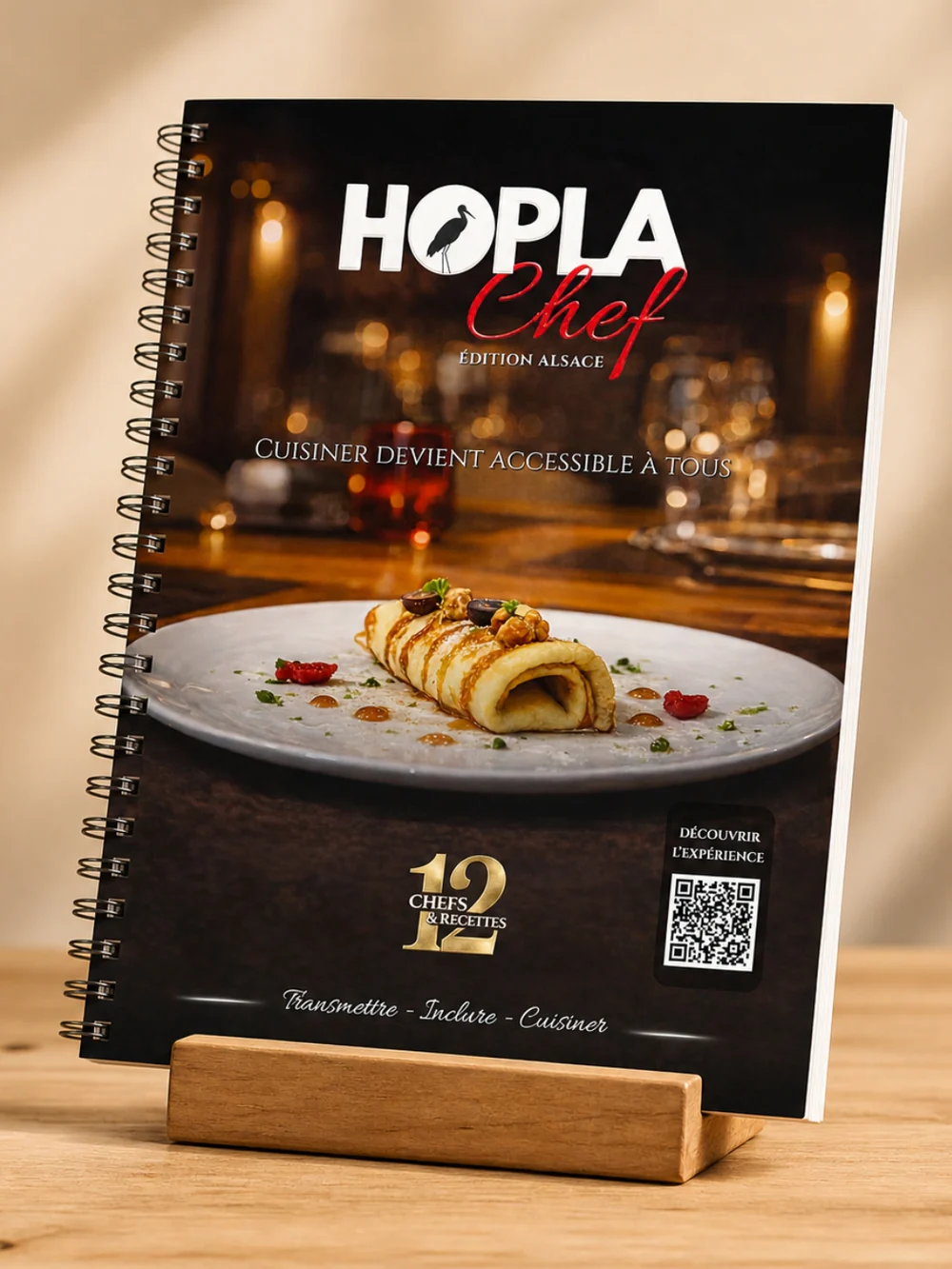 Le Tome 1 de Hopla Chef, livre de recettes accessible illustré de pictogrammes.