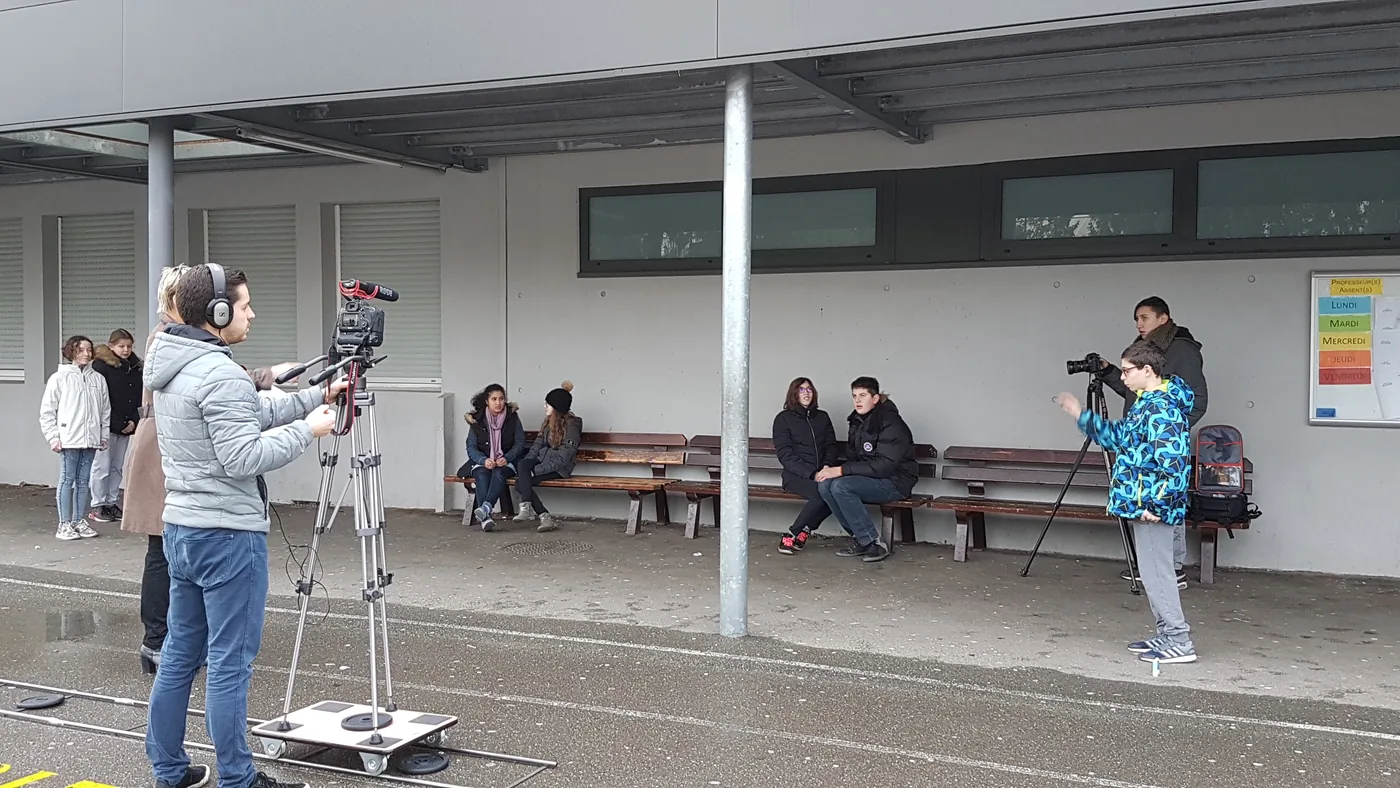 Tournage d’une séquence en extérieur.